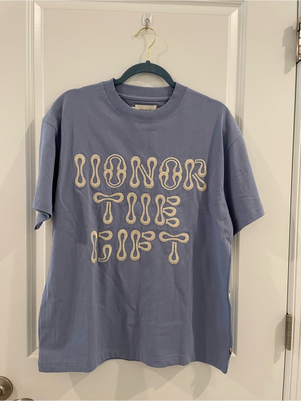 Brand NWT Honor the Gift Embroidered  💯 percent Cotton T shirt! 21 inches PtP